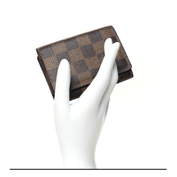 LOUIS VUITTON
Damier Ebene Business Card Holder - Picture 6 of 6